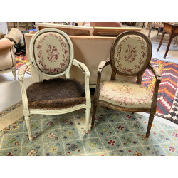 Paire de fauteuils cabriolets de style L