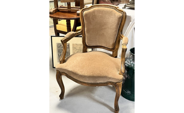 Fauteuil de style Louis XV assise velour