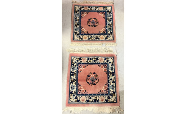 CHINE - Paire de tapis en laine décor fl