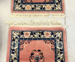 CHINE - Paire de tapis en laine décor fl