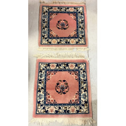 CHINE - Paire de tapis en laine décor fl