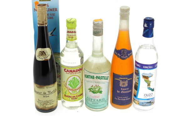 Lot de 5 bouteilles d'alcools: liqueur d