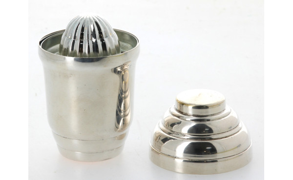 Petit gobelet avec couvercle et presse-a