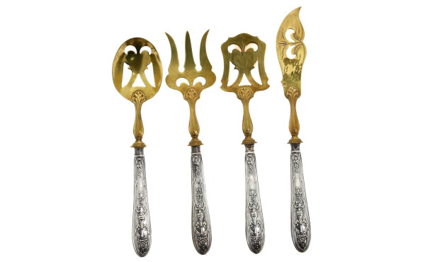 4 petits couverts de service, manches en