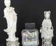 Deux statuettes Guanyin en porcelaine bl