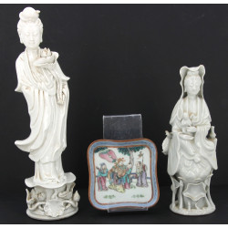 Deux statuettes Guanyin en porcelaine bl