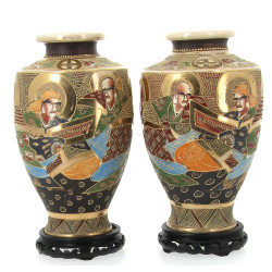 SATSUMA - Paire de vases à riche décor p