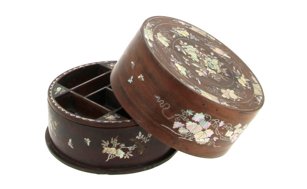 Coffret rond chinois en bois et motifs f