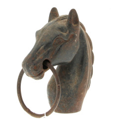 Tête de cheval en fonte qui servait à l'
