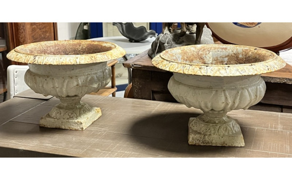 Paire de vases de Jardin en fonte diam.
