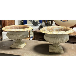 Paire de vases de Jardin en fonte diam.
