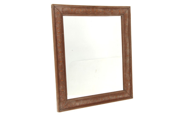 Miroir à encadrement en bois sculpté, 51