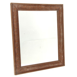 Miroir à encadrement en bois sculpté, 51