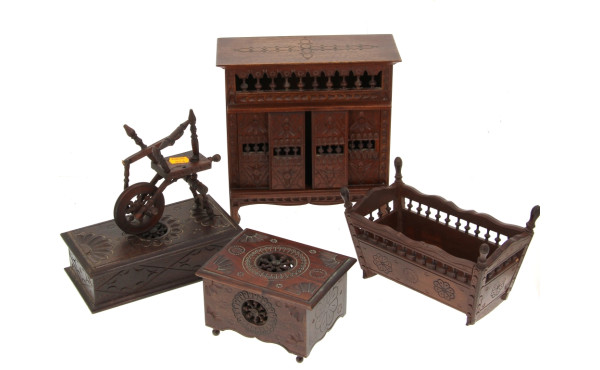 Thème BRETAGNE - Lot de mobilier miniatu