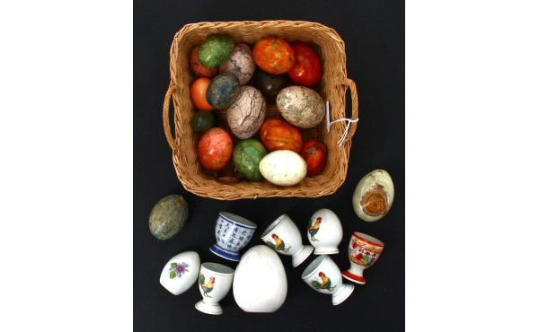 Petite collection d'œufs en pierre, qq c