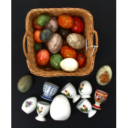 Petite collection d'œufs en pierre, qq c