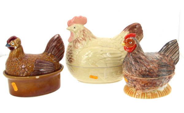 Lot de terrines en forme de poules, L. d
