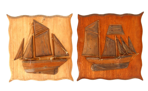 Deux petites 1/2 coques anciennes en boi