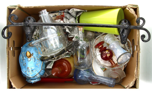 Carton de verrrerie diverse (vase, huili
