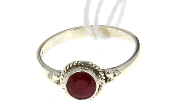 Bague en argent 925ème sertie d'un rubis