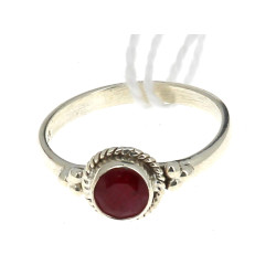 Bague en argent 925ème sertie d'un rubis