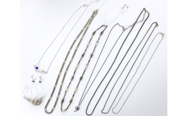Lot de bijoux fantaisie en métal couleur
