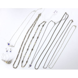 Lot de bijoux fantaisie en métal couleur