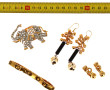 Broche éléphant en métal doré et strass 