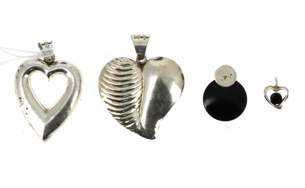 Lot de 4 pendentifs en argent dont 3 en 
