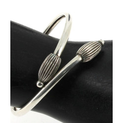 Bracelet jonc ouvert en argent à motif d