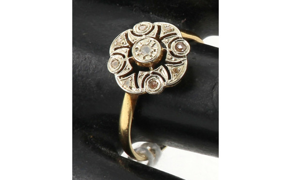 Bague ancienne deux ors 18 cts, sertie d