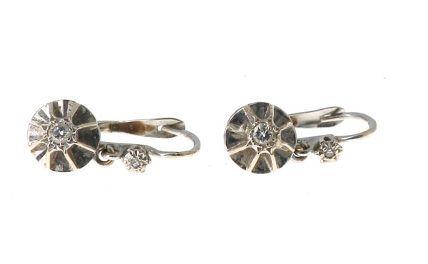 Paire de BO dormeuses en or gris 18 cts,