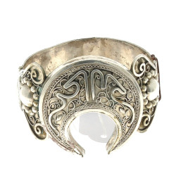 Deux bracelets en argent, l'un nord afri