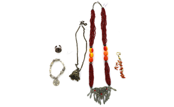 Style ETHNIQUE - Lot de 5 bijoux : 2 col