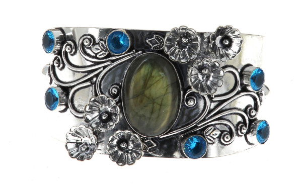 Important bracelet manchette en argent 9