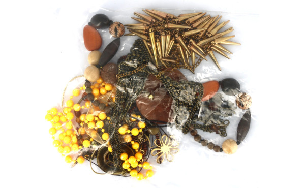 Thème JAUNE et BRUN - Lot de 9 colliers 