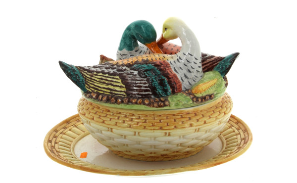 Soupière et son plateau servant à décor 