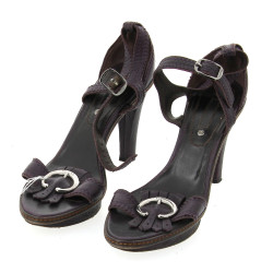 CELINE - Paire d'escarpins en cuir, coul