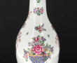 Vase en porcelaine blanche décor en lége