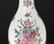 Vase en porcelaine blanche décor en lége