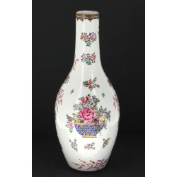 Vase en porcelaine blanche décor en lége
