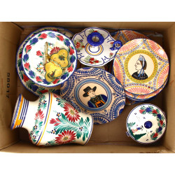 QUIMPER - Lot de faïences polychromes : 