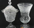 Beau vase forme Médicis en cristal taill