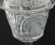 Beau vase forme Médicis en cristal taill