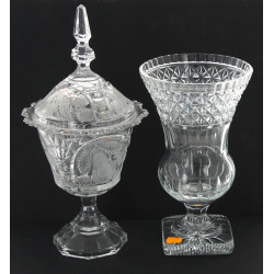 Beau vase forme Médicis en cristal taill