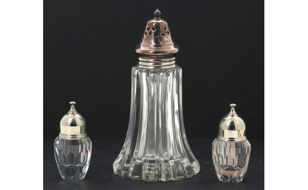 Salière et poivrière en cristal et métal