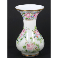 Petit vase en verre opalin blanc décor d