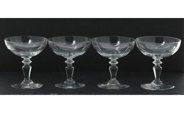 4 coupes à champagne anciennes en verre 
