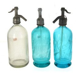 Trois bouteilles d'eau de Seltz : 2 en v