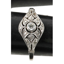Bague vers 1920 en or gris et platine se